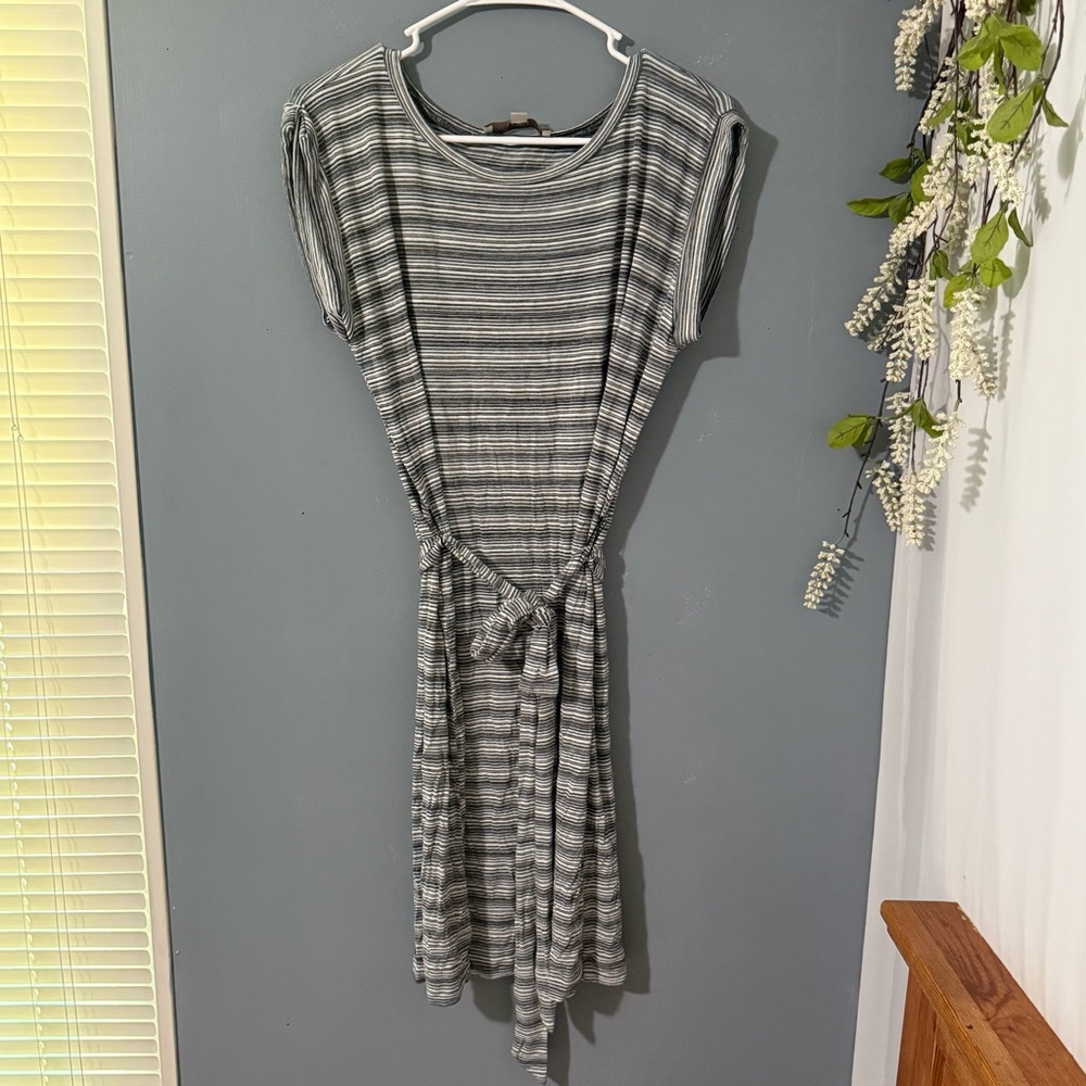 ☀️Loft Gray Striped Dress